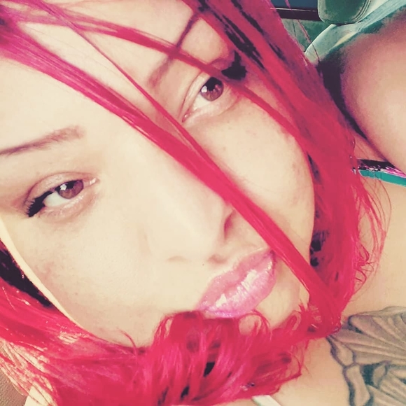 Meet your Posher, Nichole - Picture 1 of 1